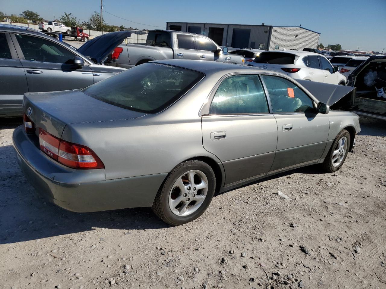 Image 3 of 2000 LEXUS ES 300 2000 with VIN JT8BF28G9Y5079623