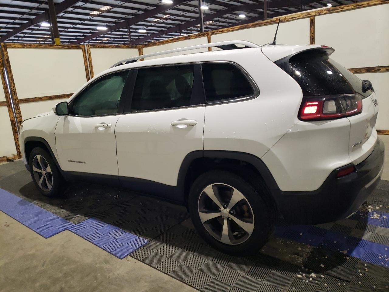 Image 2 of 2019 JEEP CHEROKEE LIMITED 2019 with VIN 1C4PJMDN0KD267613