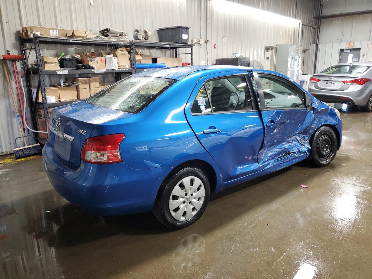 Obraz 3 z 2010 TOYOTA YARIS  2010 z VIN JTDBT4K31A4068803