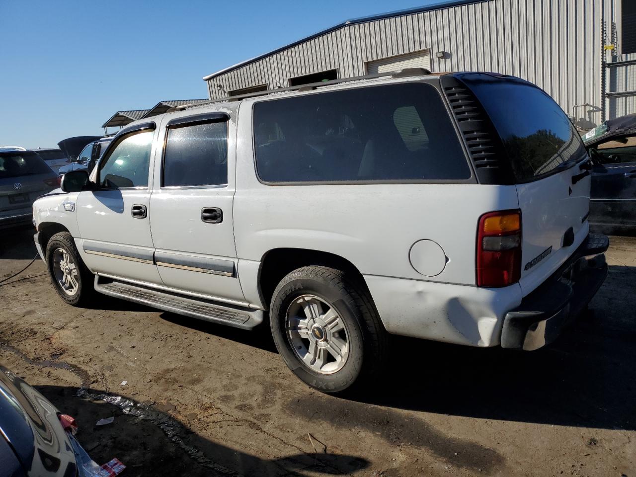 Image 2 of 2003 CHEVROLET SUBURBAN C1500 2003 with VIN 1GNEC16ZX3J167092