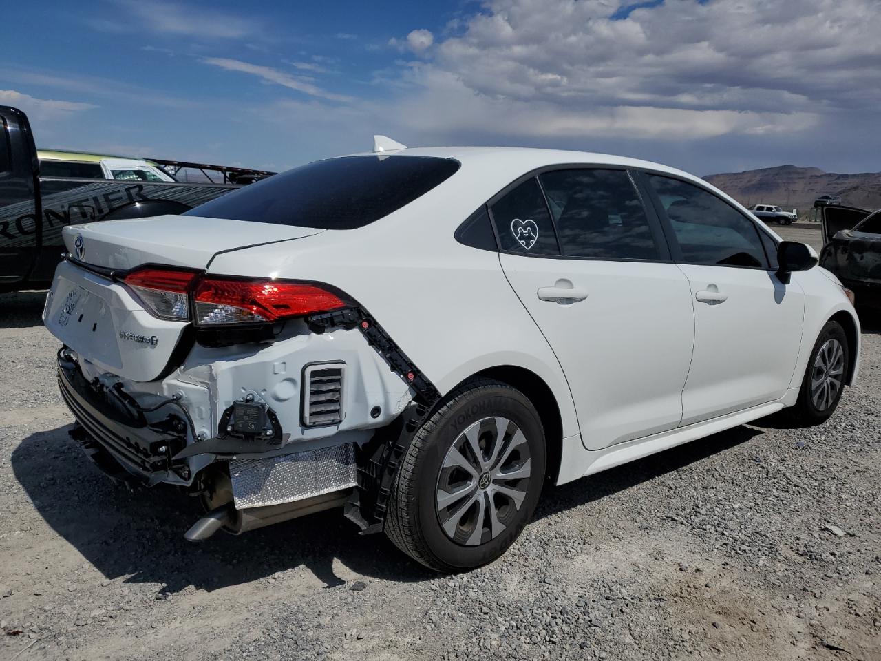 Изображение 3 2022 TOYOTA COROLLA LE 2022 с VIN JTDEAMDE7N3014094