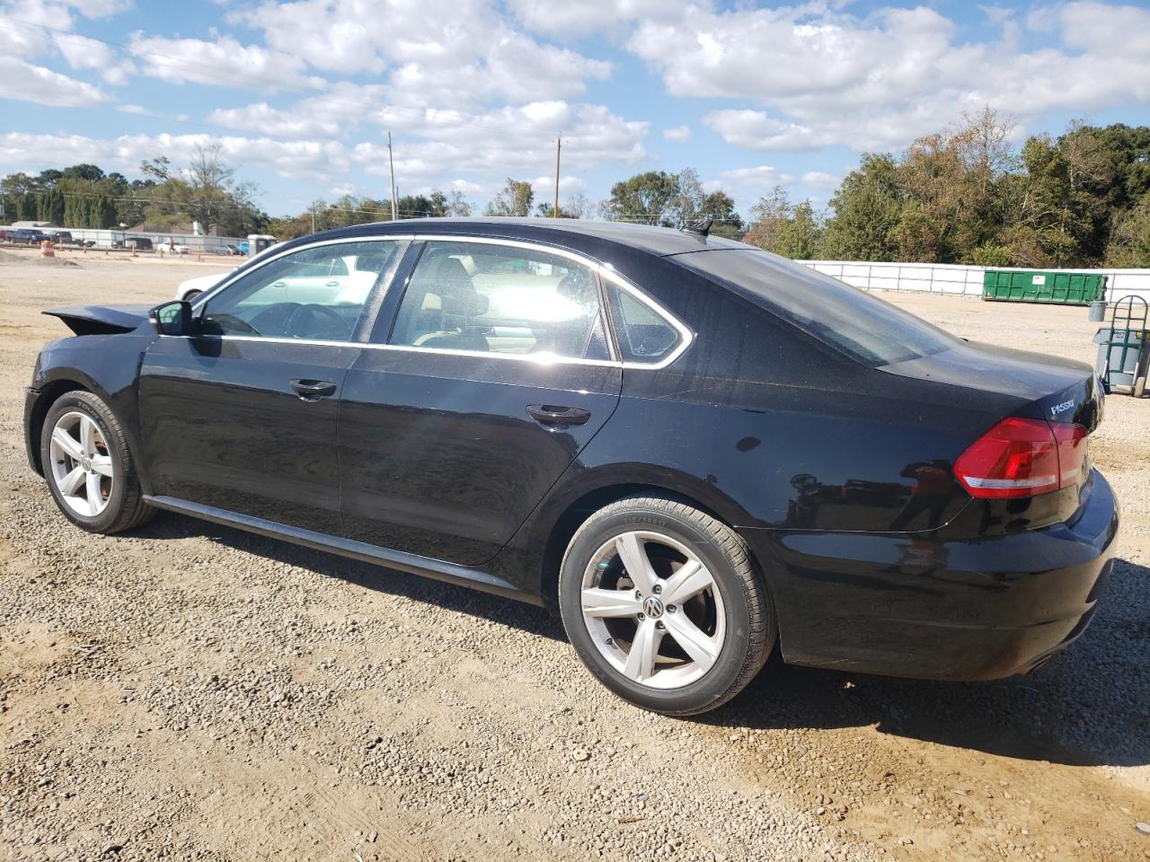 Obraz 2 z 2013 VOLKSWAGEN PASSAT SE 2013 z VIN 1VWBH7A35DC095207