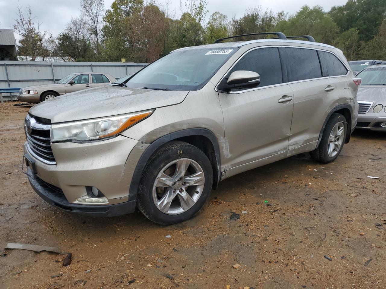 Image 1 of 2015 TOYOTA HIGHLANDER LIMITED 2015 with VIN 5TDDKRFHXFS174385