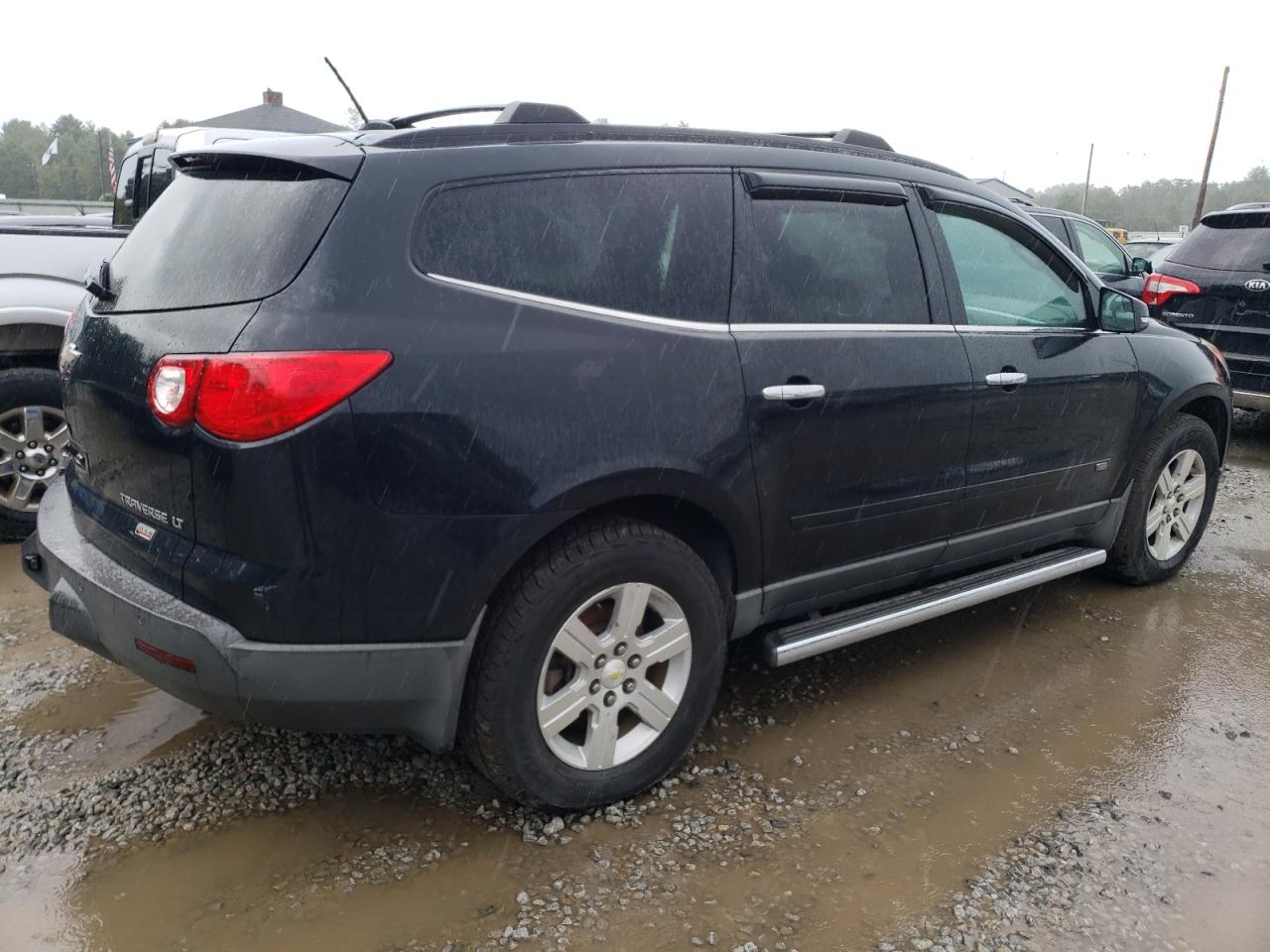 Image 3 of 2010 CHEVROLET TRAVERSE LT 2010 with VIN 1GNLVGED5AJ267026