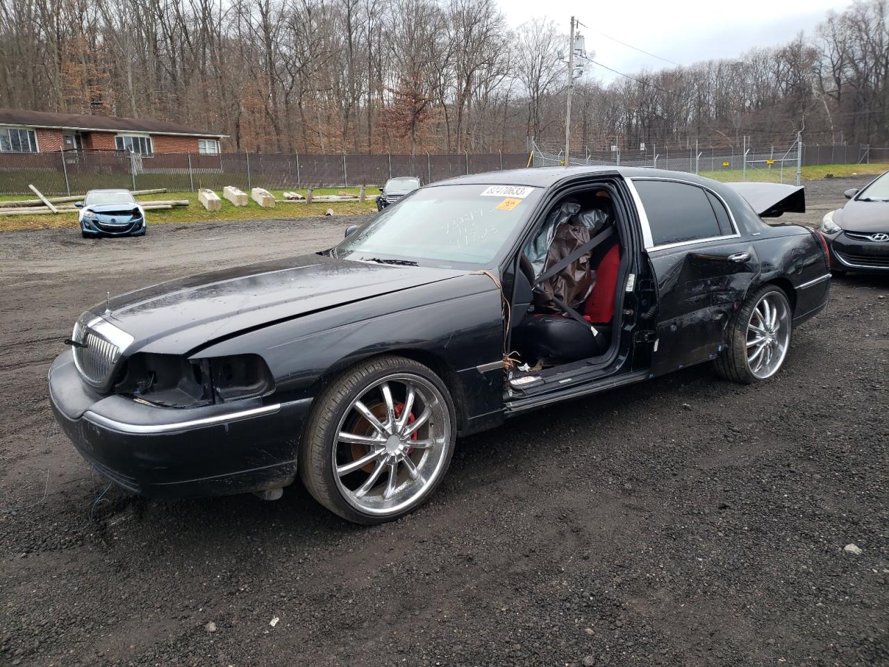 Image 1 of 2004 LINCOLN TOWN CAR EXECUTIVE 2004 with VIN 1LNHM81W54Y601612