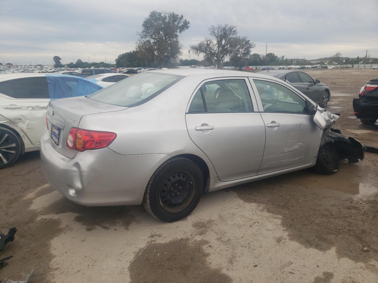 Obraz 3 z 2010 TOYOTA COROLLA BASE 2010 z VIN 1NXBU4EE0AZ250188