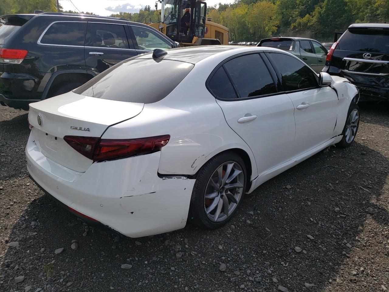 Изображение 3 Alfa Romeo Giulia Ti 2023 с VIN ZARFANBN6P7669250