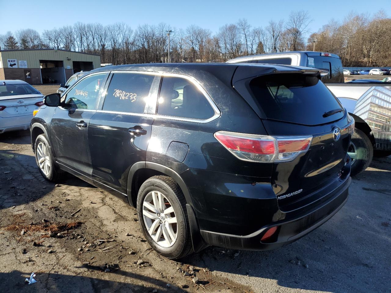 Изображение 2 2015 TOYOTA HIGHLANDER LE 2015 с VIN 5TDBKRFH9FS136931