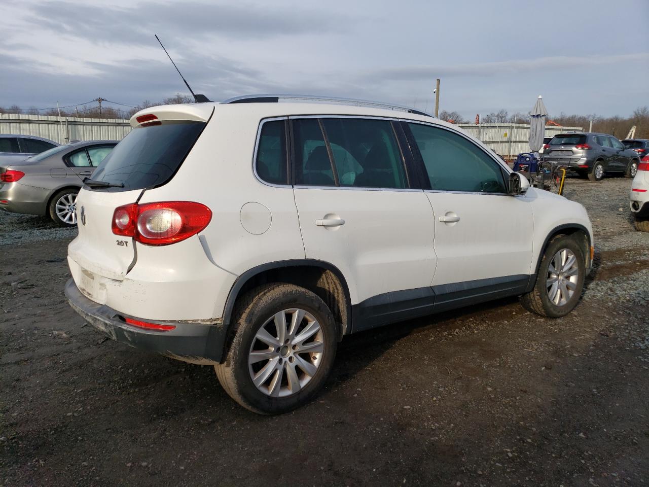 Image 3 of 2010 VOLKSWAGEN TIGUAN S 2010 with VIN WVGAV7AX7AW505828