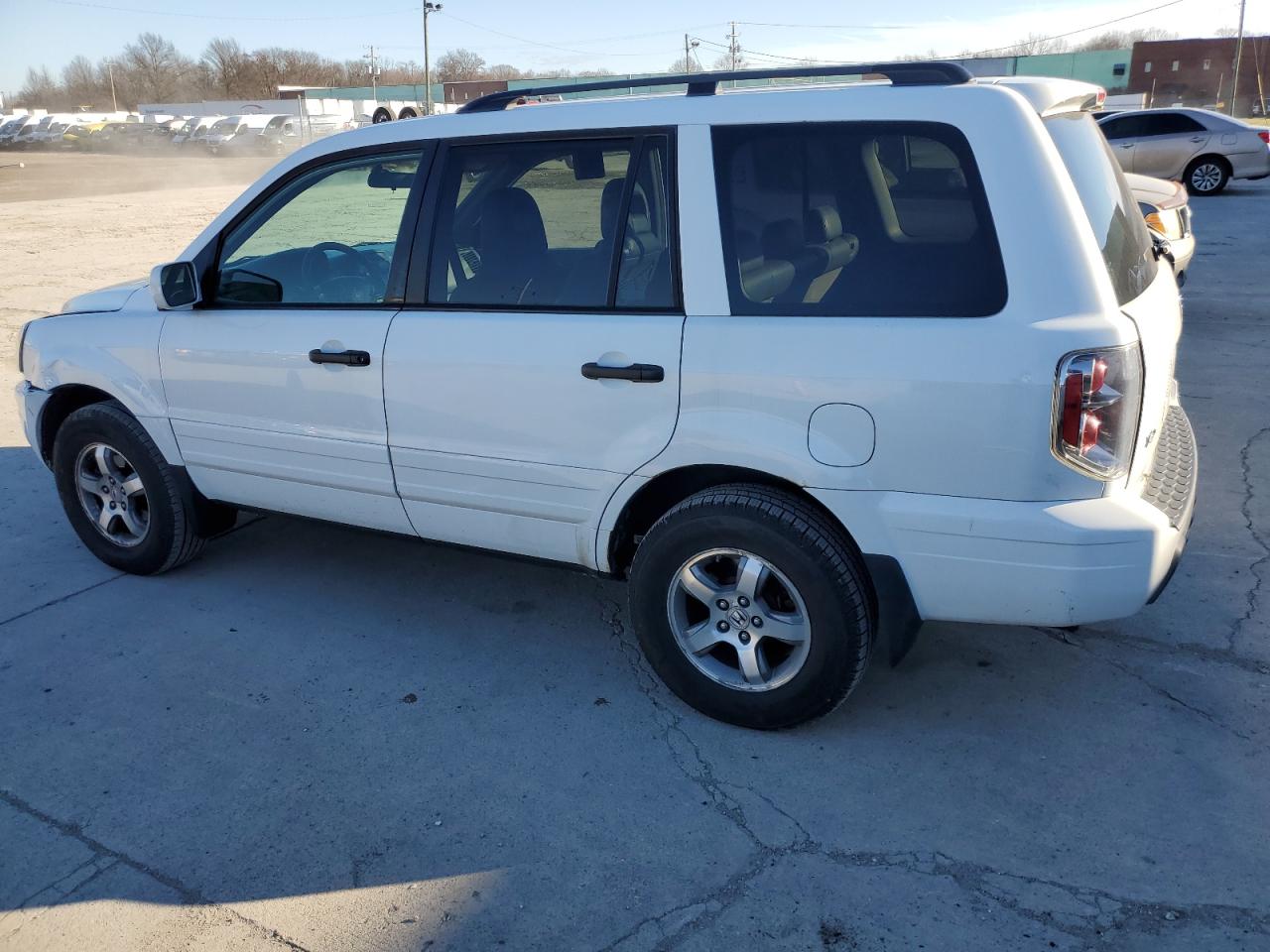 Image 2 of 2005 HONDA PILOT EXL 2005 with VIN 5FNYF18675B041279