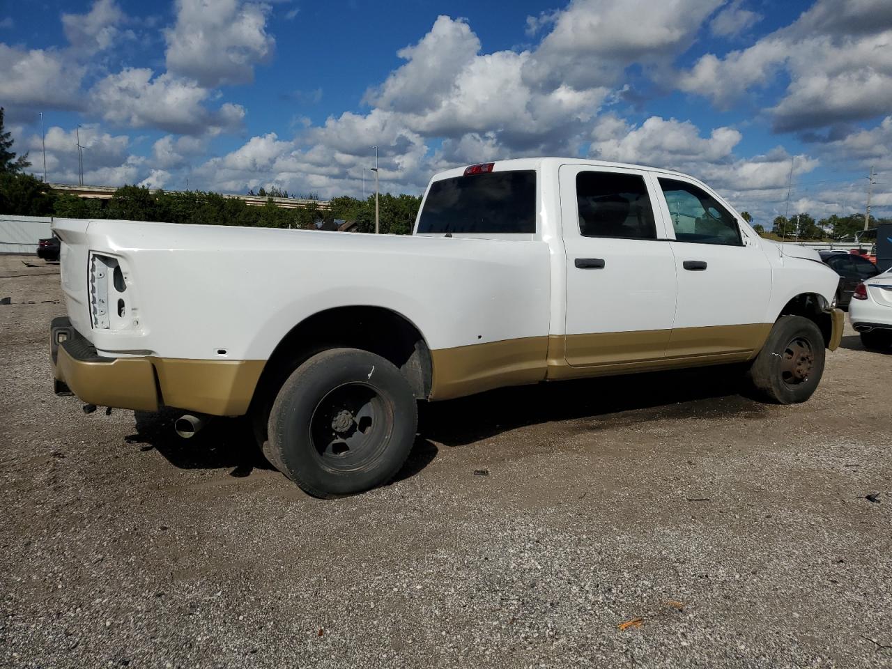 Image 3 of 2013 RAM 3500 ST 2013 with VIN 3C63RPGLXDG561455