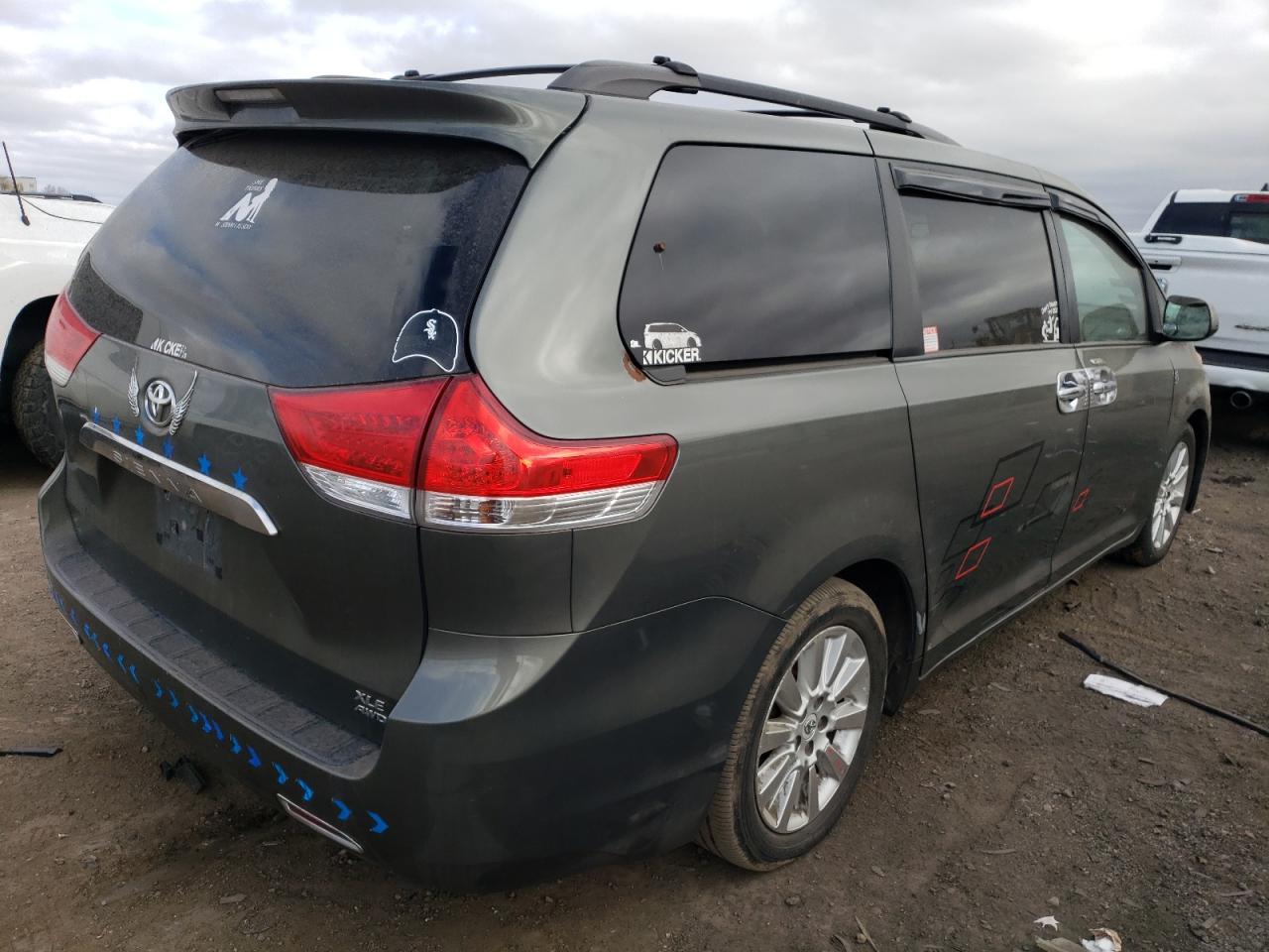 Image 3 of 2011 TOYOTA SIENNA XLE 2011 with VIN 5TDDK3DC7BS020182