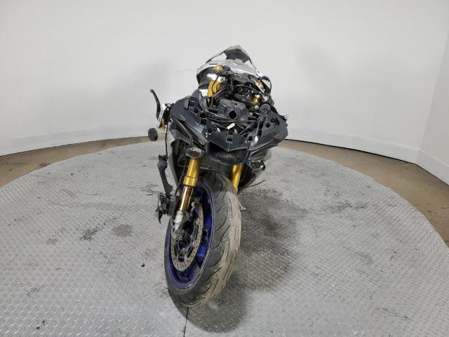Obraz 2 z 2016 YAMAHA YZFR1M  2016 z VIN JYARN40EXGA000549