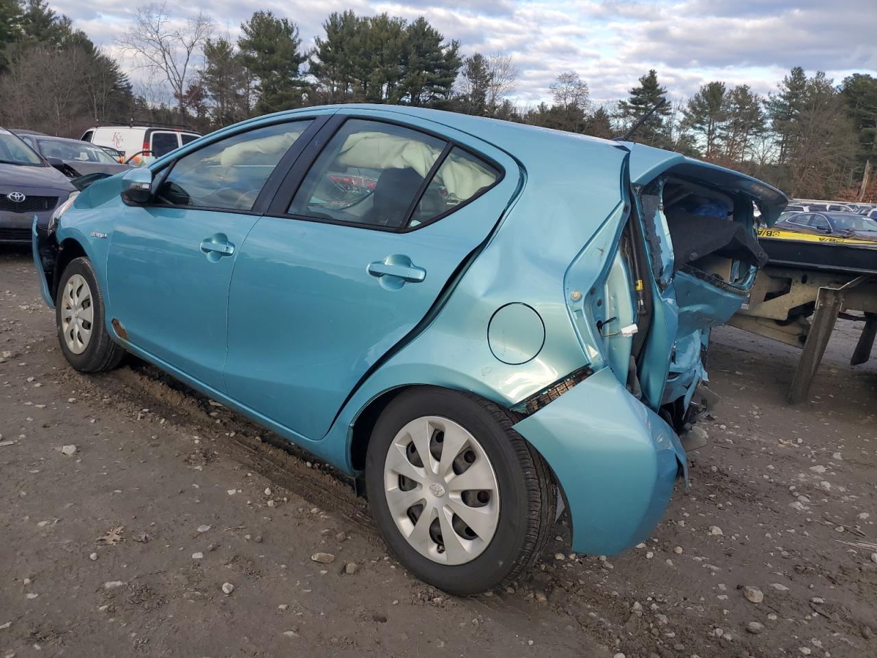 Image 2 of 2014 TOYOTA PRIUS C  2014 with VIN JTDKDTB30E1067866
