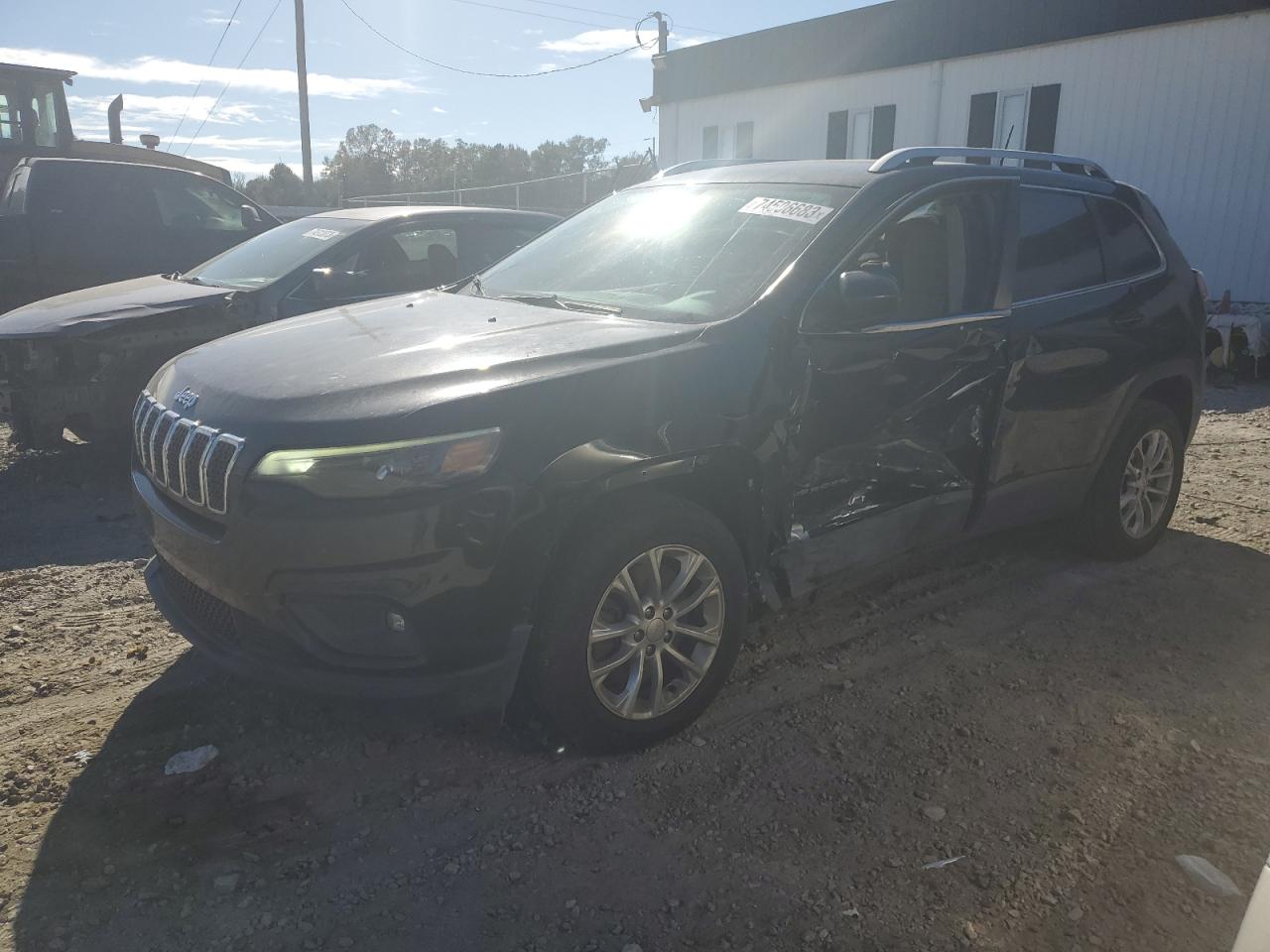 Изображение 1 2019 JEEP CHEROKEE LATITUDE 2019 с VIN 1C4PJLCB0KD242681
