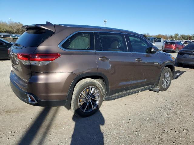 Изображение 3 2019 TOYOTA HIGHLANDER SE 2019 с VIN 5TDJZRFH7KS726806