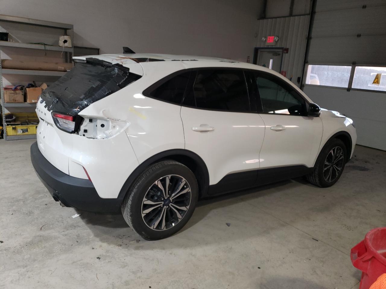 Image 3 of 2021 FORD ESCAPE SE 2021 with VIN 1FMCU0G6XMUA62835