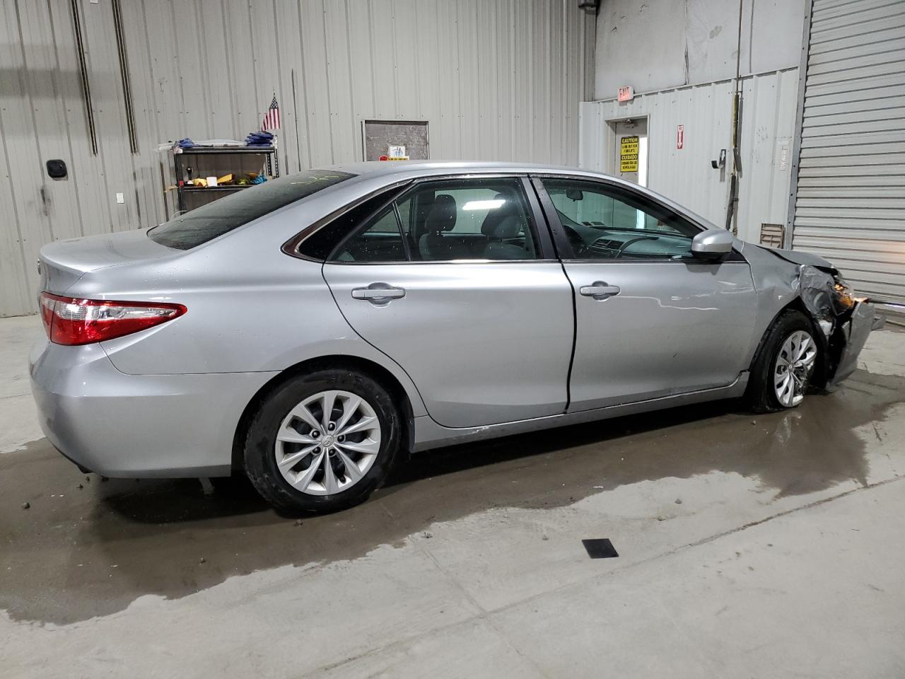 Image 3 of 2016 TOYOTA CAMRY LE 2016 with VIN 4T4BF1FK6GR556095