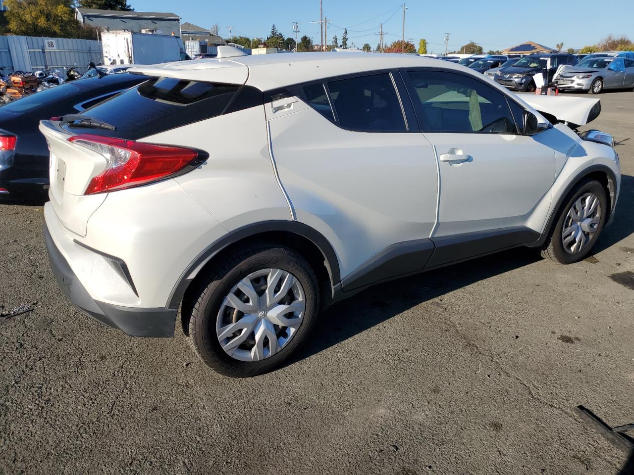 Image 3 of 2019 TOYOTA C-HR XLE 2019 with VIN JTNKHMBX6K1020619