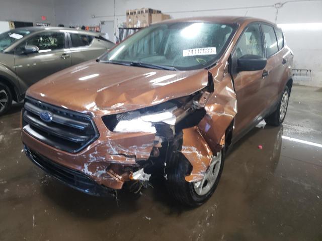 Obraz 1 z 2017 FORD ESCAPE S 2017 z VIN 1FMCU0F7XHUC75946