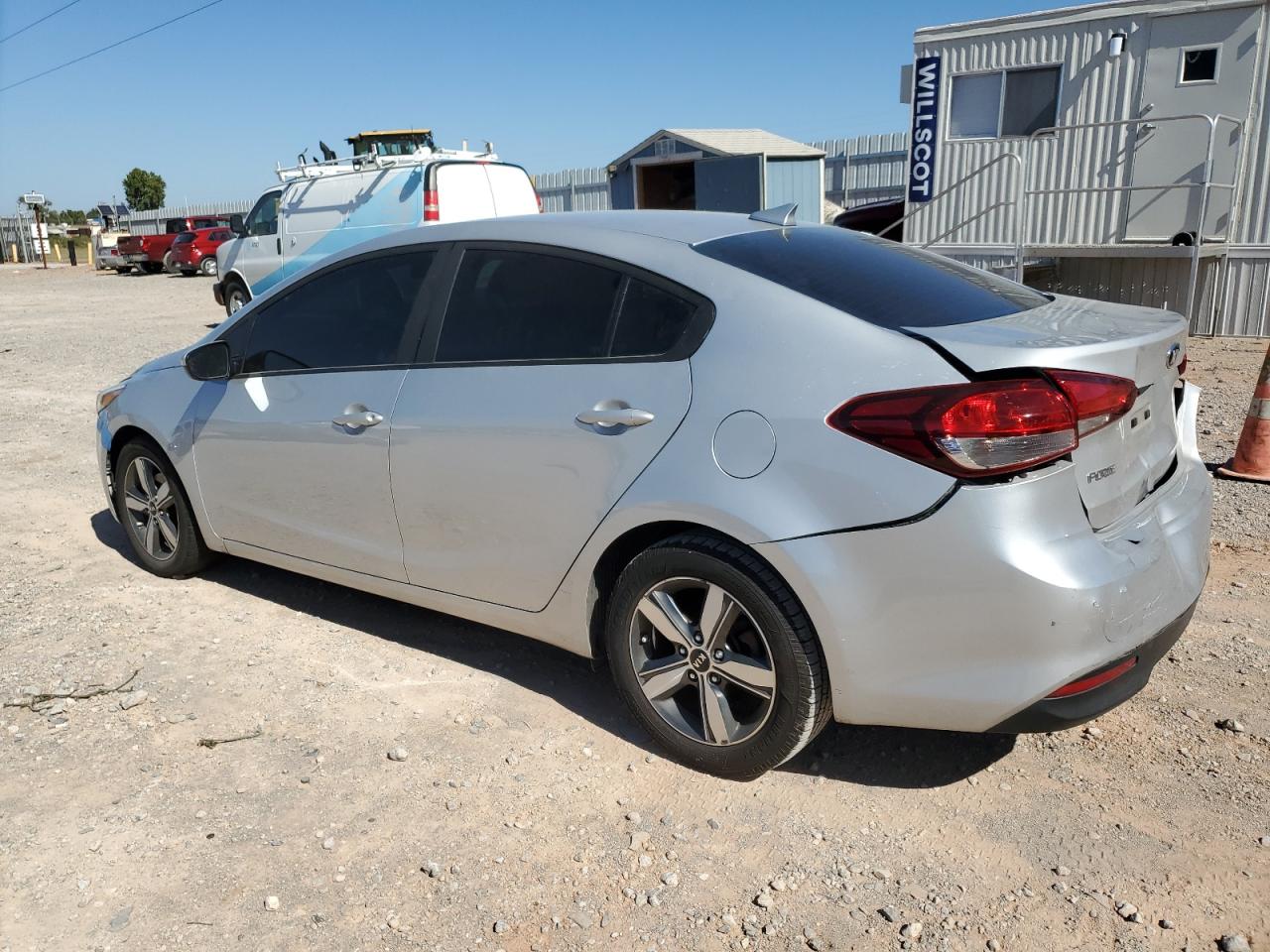 Изображение 2 2018 KIA FORTE LX 2018 с VIN 3KPFL4A74JE174330