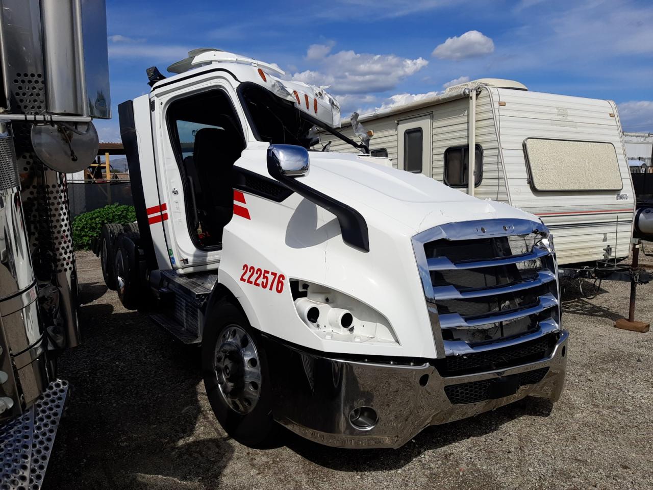 2023 FREIGHTLINER CASCADIA 116  2023 image