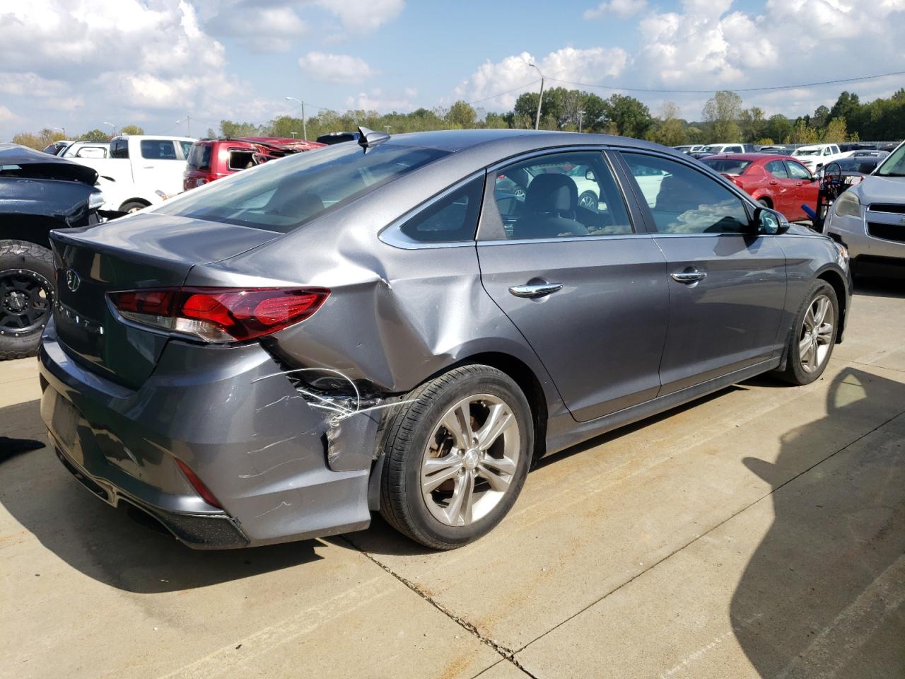Image 3 of 2019 HYUNDAI SONATA LIMITED 2019 with VIN 5NPE34AFXKH815304