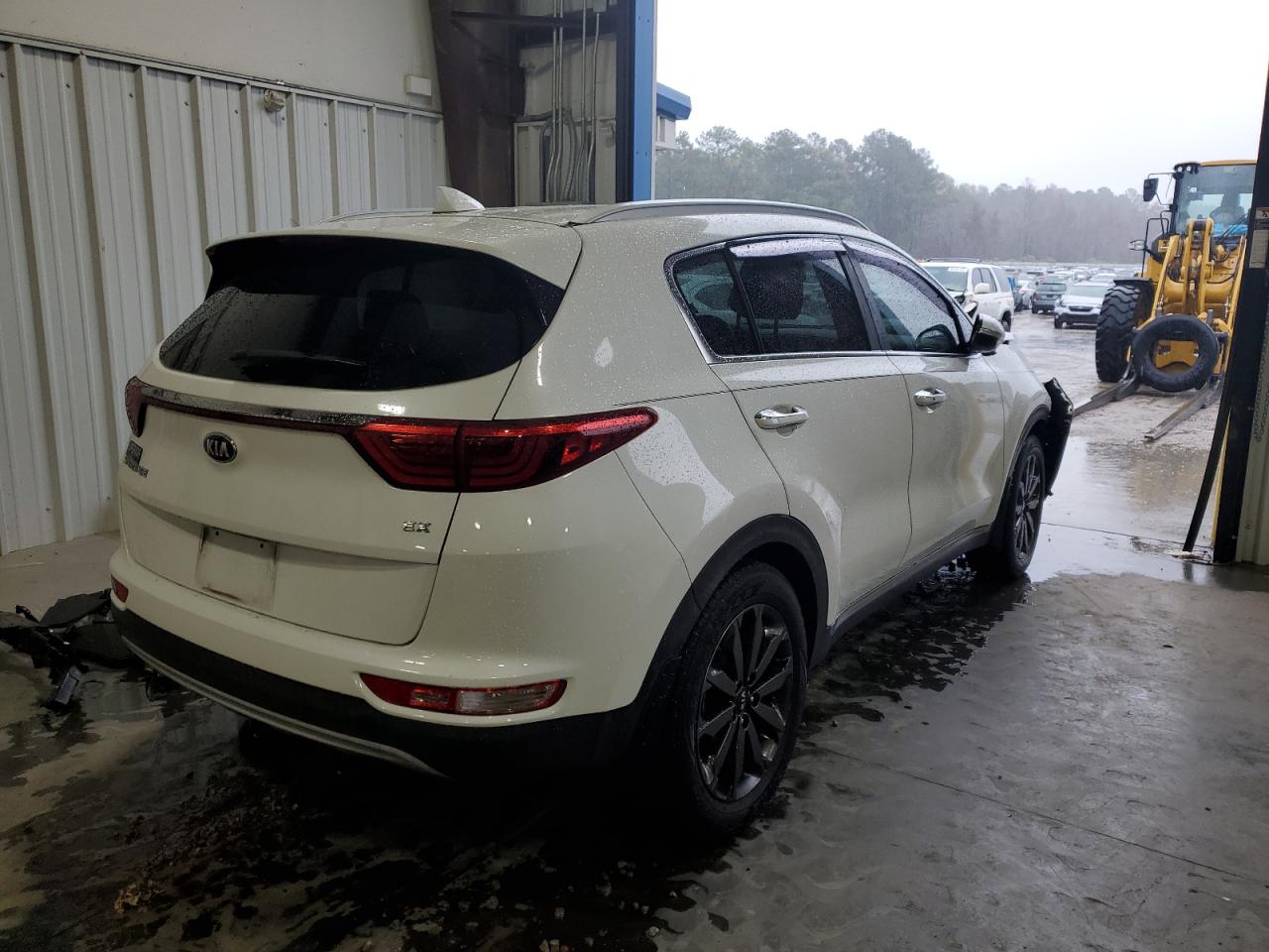 Image 3 of 2018 KIA SPORTAGE EX 2018 with VIN KNDPN3AC5J7428231