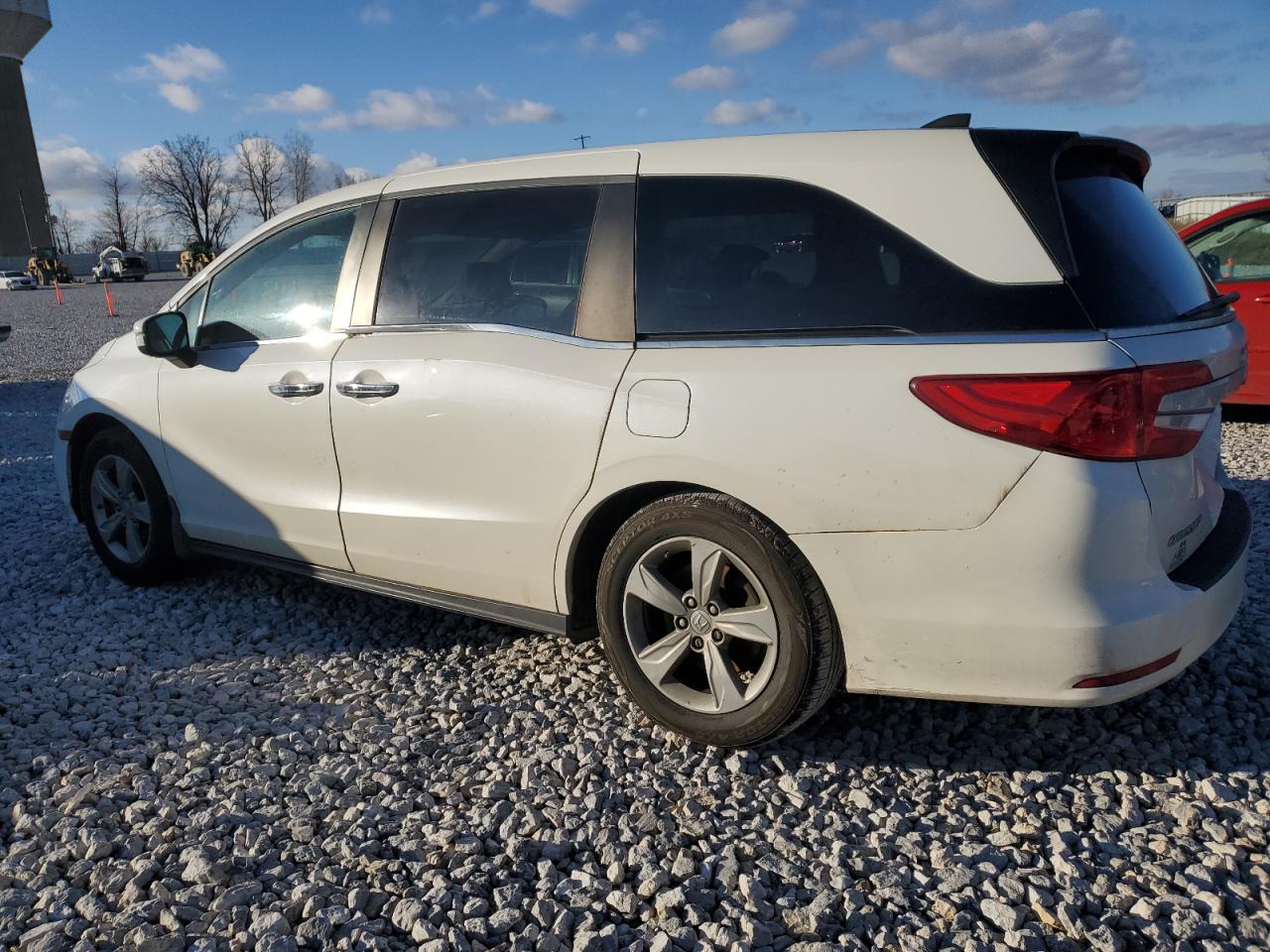 Image 2 of 2018 HONDA ODYSSEY EXL 2018 with VIN 5FNRL6H78JB047282