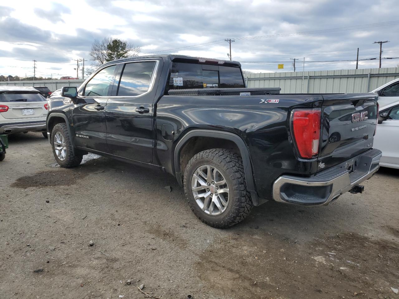Изображение 2 2020 GMC SIERRA K1500 SLE 2020 с VIN 1GTU9BED0LZ210337