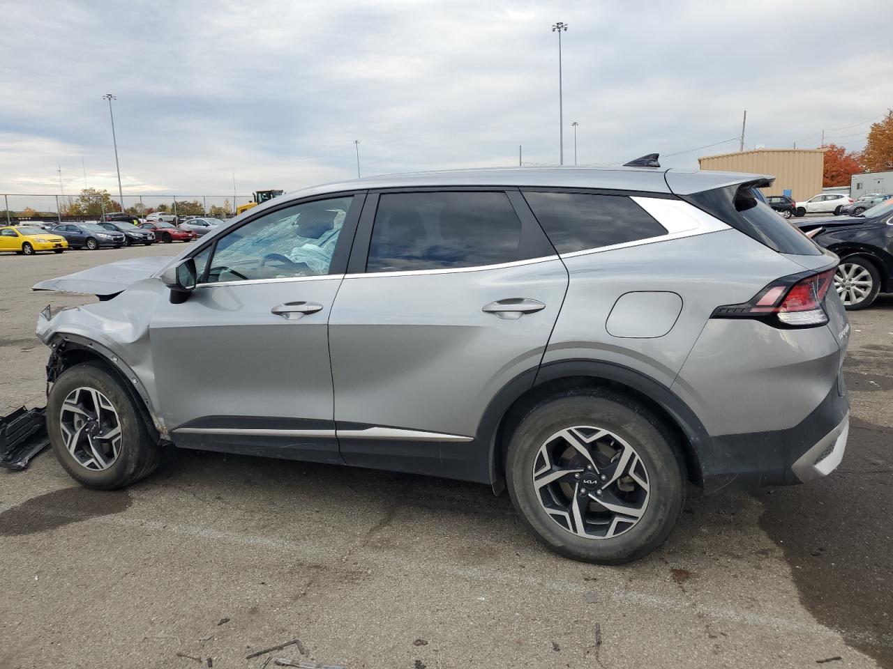 Изображение 2 2023 KIA SPORTAGE LX 2023 с VIN KNDPUCAF2P7040329