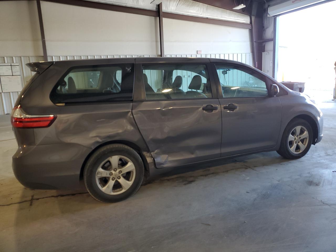 Obraz 3 z 2015 TOYOTA SIENNA  2015 z VIN 5TDZK3DC8FS541018