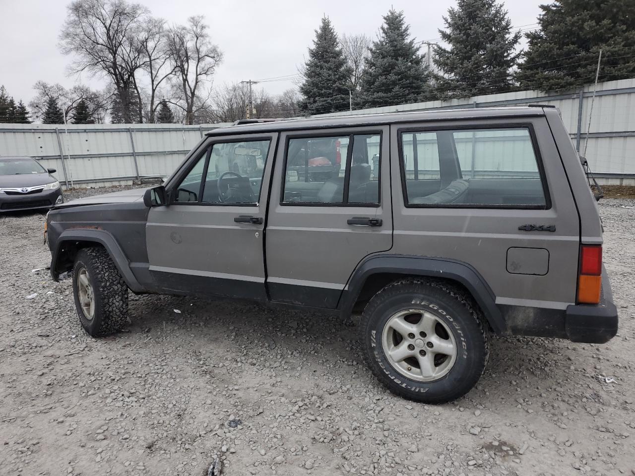 Image 2 of 1988 JEEP CHEROKEE  1988 with VIN 1JCMR7819JT098571