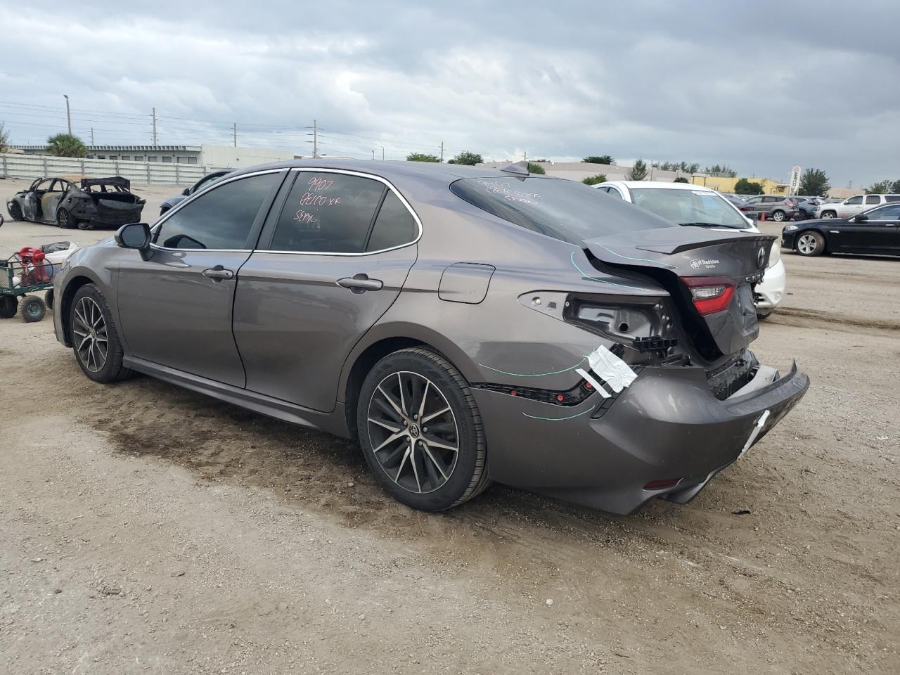 Изображение 2 2022 TOYOTA CAMRY SE 2022 с VIN 4T1T11AK3NU665180