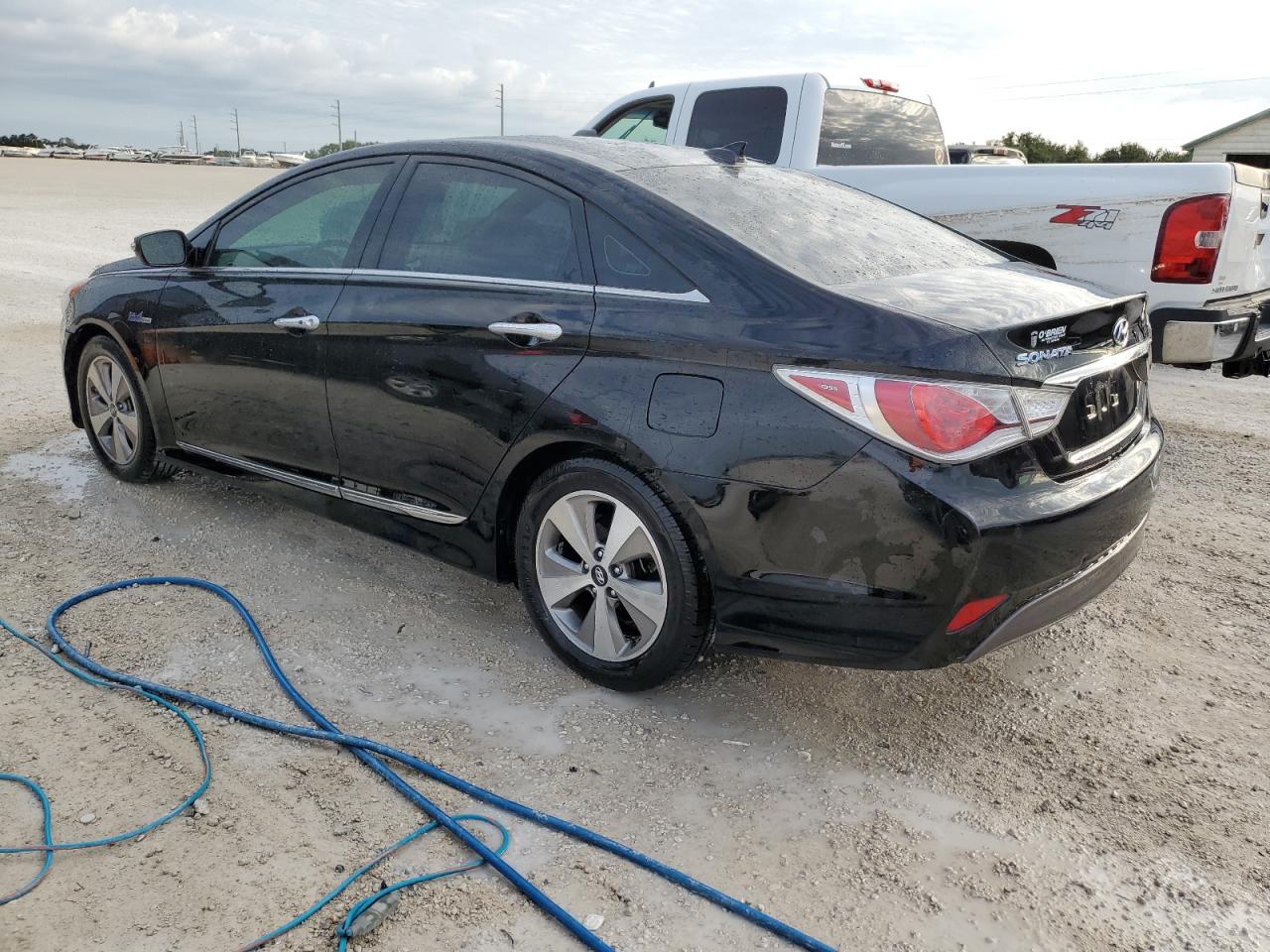 Image 2 of 2012 HYUNDAI SONATA HYBRID 2012 with VIN KMHEC4A41CA054245