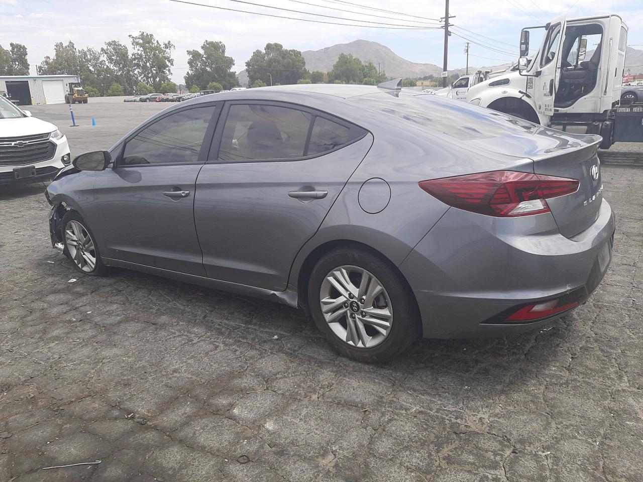 Image 2 of 2020 HYUNDAI ELANTRA SEL 2020 with VIN 5NPD84LF5LH499113