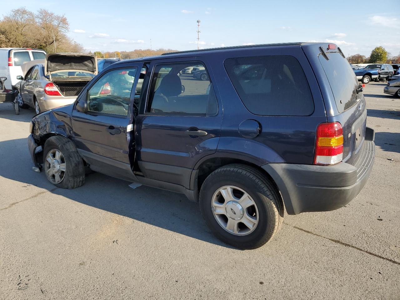 Image 2 of 2004 FORD ESCAPE XLT 2004 with VIN 1FMCU93124KA78859