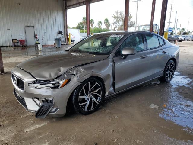 Obraz 1 z 2019 VOLVO S60 T6 MOMENTUM 2019 z VIN 7JRA22TK1KG009647