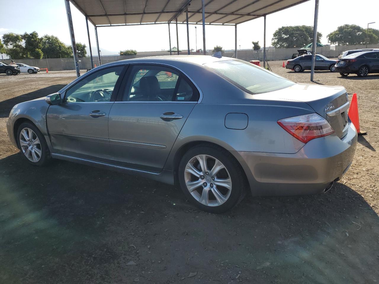 Image 2 of 2009 ACURA RL  2009 with VIN JH4KB26619C001064