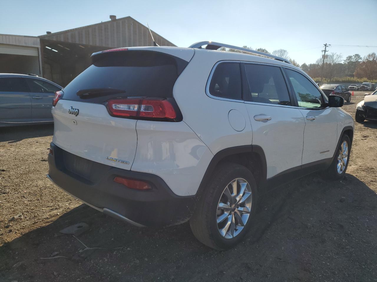 Image 3 of 2015 JEEP CHEROKEE LIMITED 2015 with VIN 1C4PJLDB0FW708117
