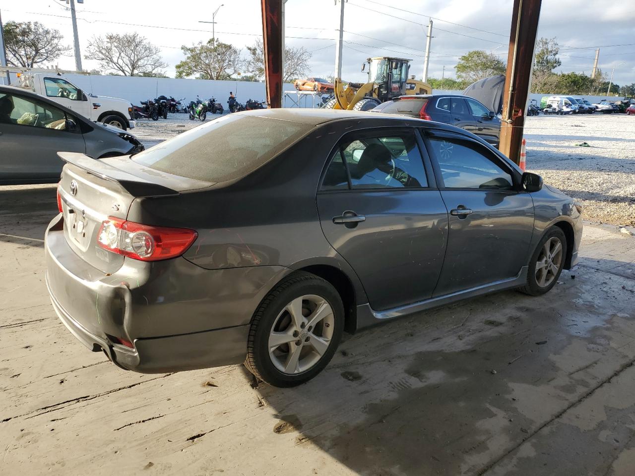 Image 3 of 2013 TOYOTA COROLLA BASE 2013 with VIN 2T1BU4EE1DC956429