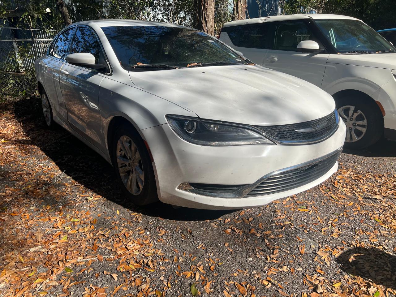 Изображение 1 2015 CHRYSLER 200 LIMITED 2015 с VIN 1C3CCCAB4FN537606