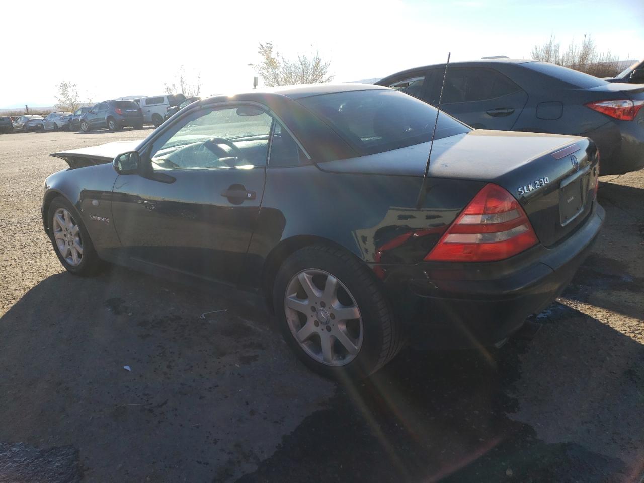 Image 2 of 1998 MERCEDES-BENZ SLK 230 KOMPRESSOR 1998 with VIN WDBKK47F0WF062457