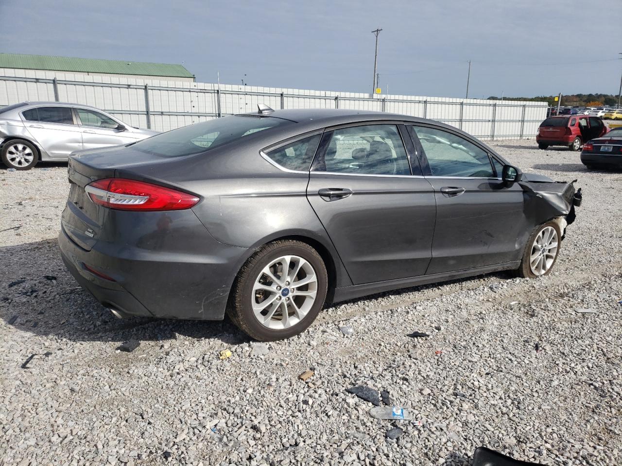 Image 3 of 2019 FORD FUSION SE 2019 with VIN 3FA6P0HD5KR166021