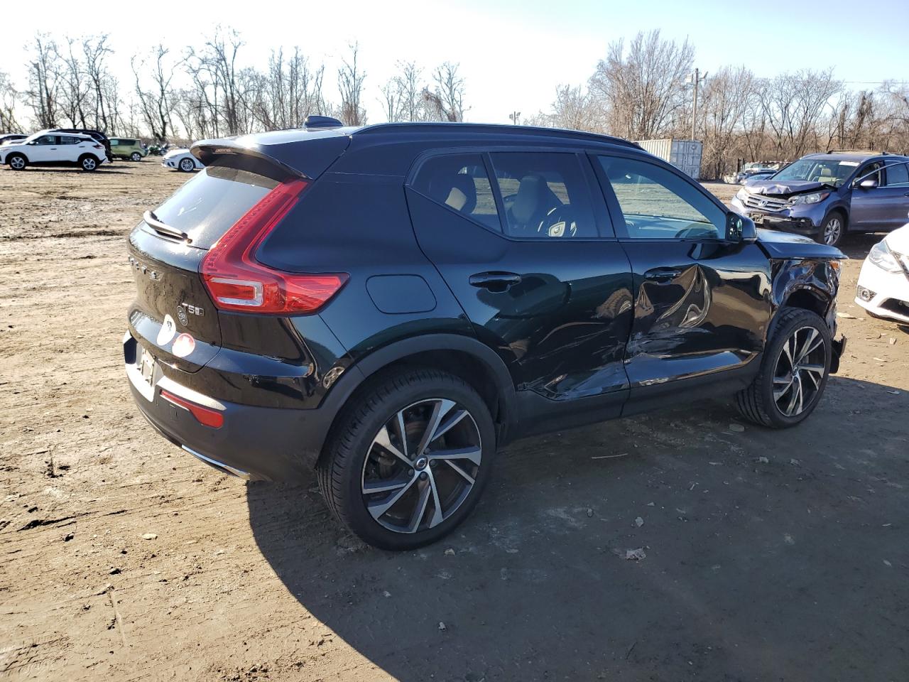Image 3 of 2019 VOLVO XC40 T5 R-DESIGN 2019 with VIN YV4162UM6K2095258