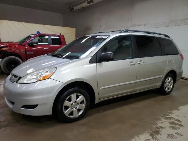 Изображение 1 2010 TOYOTA SIENNA CE 2010 с VIN 5TDKK4CC9AS327592