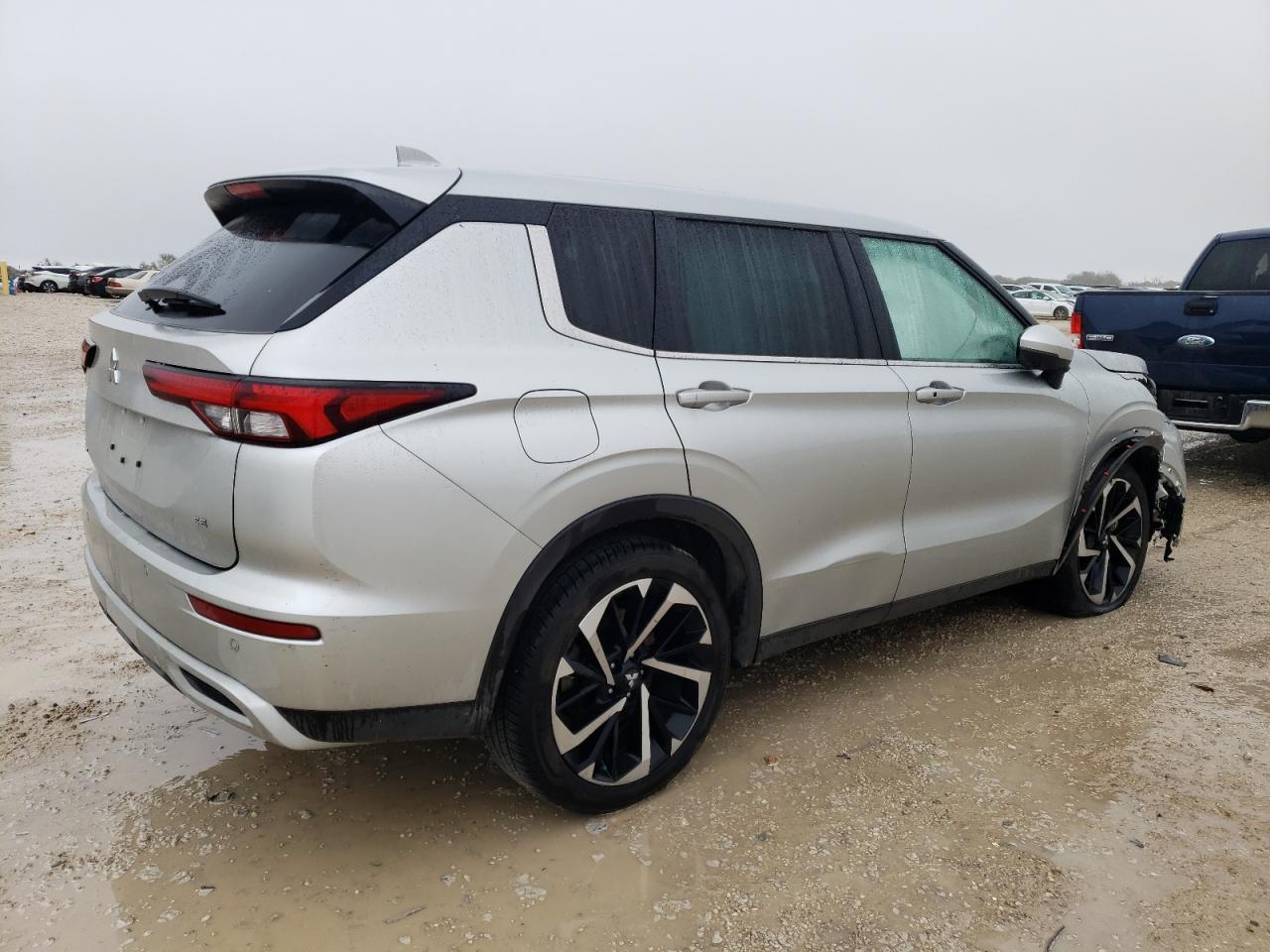 Image 3 of 2023 MITSUBISHI OUTLANDER SE 2023 with VIN JA4J3UA89PZ036647