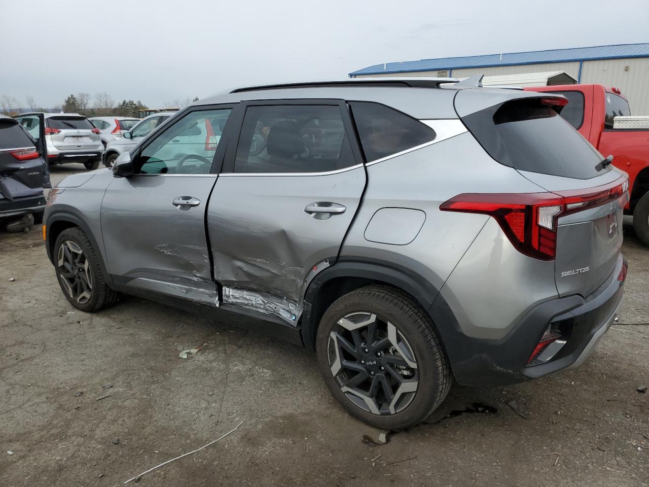 Изображение 2 2024 KIA SELTOS SX 2024 с VIN KNDETCA70R7506412