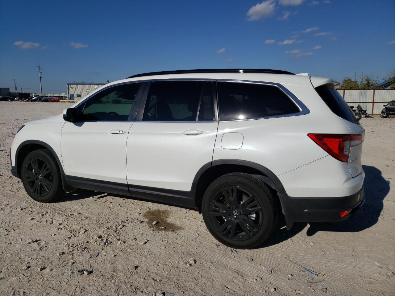 Image 2 of 2022 HONDA PILOT SE 2022 with VIN 5FNYF5H26NB024753