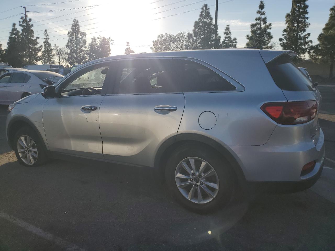 Изображение 2 2019 KIA SORENTO L 2019 с VIN 5XYPG4A31KG433480